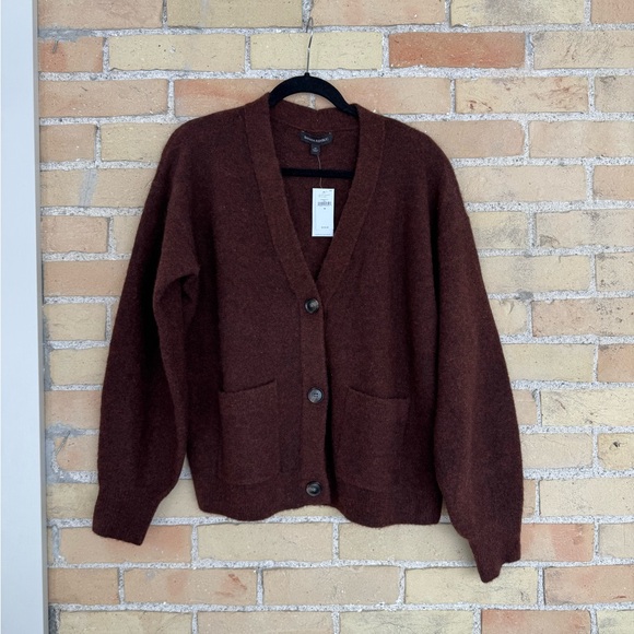 Banana Republic Sweaters - NWT Banana Republic Wool Sweater
